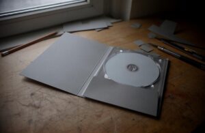 Digipack CD: rodzaje, wymiary i kiedy wybrać zamiast jewel case