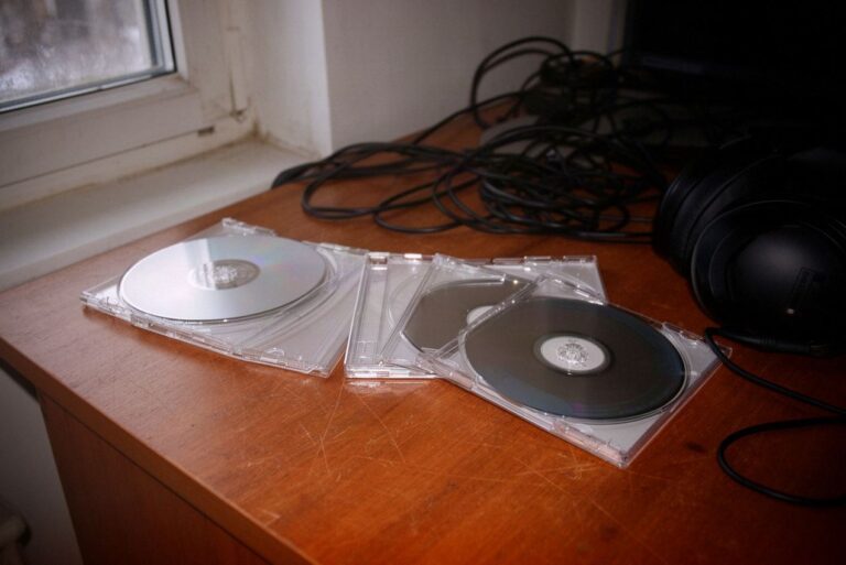 Jewel case: wymiary pudełka CD i szablon okładki